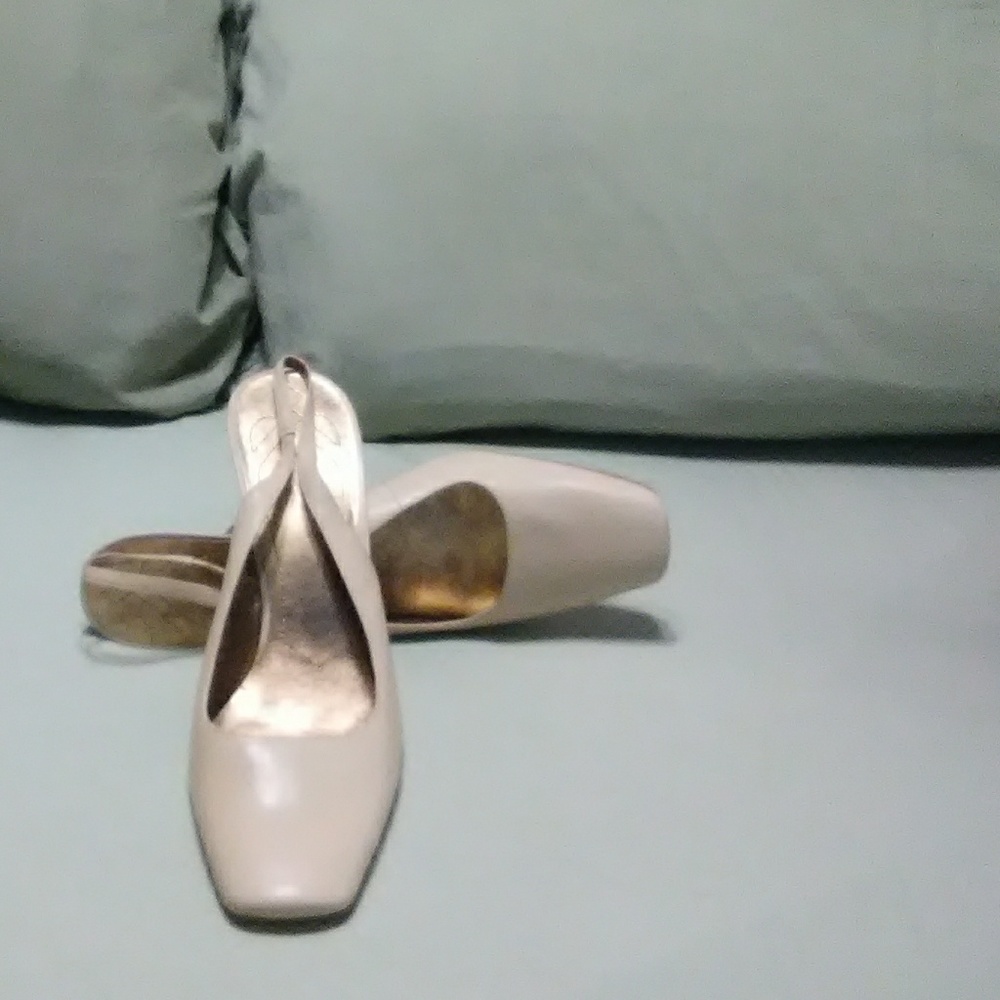 Shoes - Picture 3 of 4